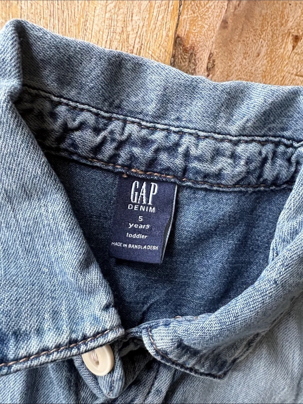 GAP Boys Denim Button-Down Shirt size 5